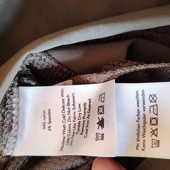 Eddie Bauer women's cargo shorts - Picture 3 of 3